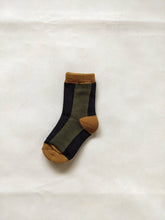 Load image into Gallery viewer, Contrast Panel Socks - Navy/Khaki