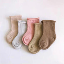 Load image into Gallery viewer, Ribbed Socks - Oak