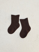 Load image into Gallery viewer, Ribbed Socks - Chocolate